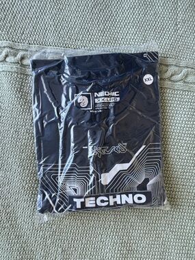 NEO4IC (Collector) Shirt - TECHNO-
- Men’s Size 2XL/5 -NWT